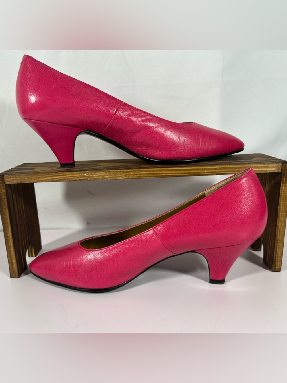 7032: Valentino Garavani Pink Leather Pumps Floral Heels Size 5 - Picture 2 of 9